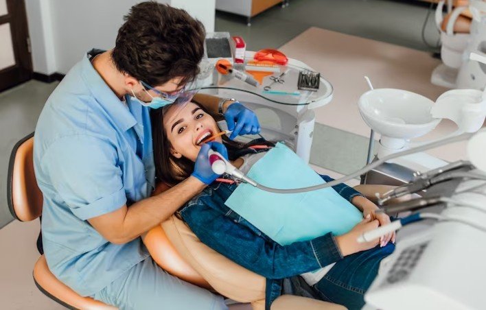 Best Teeth Cleaning Treatment in Saket