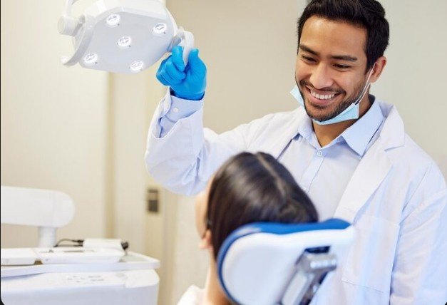 Best Teeth Cleaning Clinic in Saket